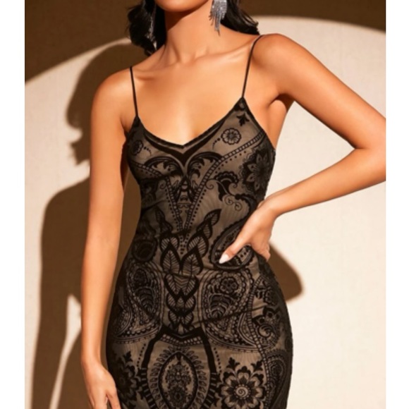 Plus size luxe black floral print cami dress - Picture 3 of 9